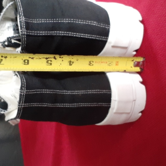 CUSHIONAIRE SNEAKERS - Picture 6 of 9